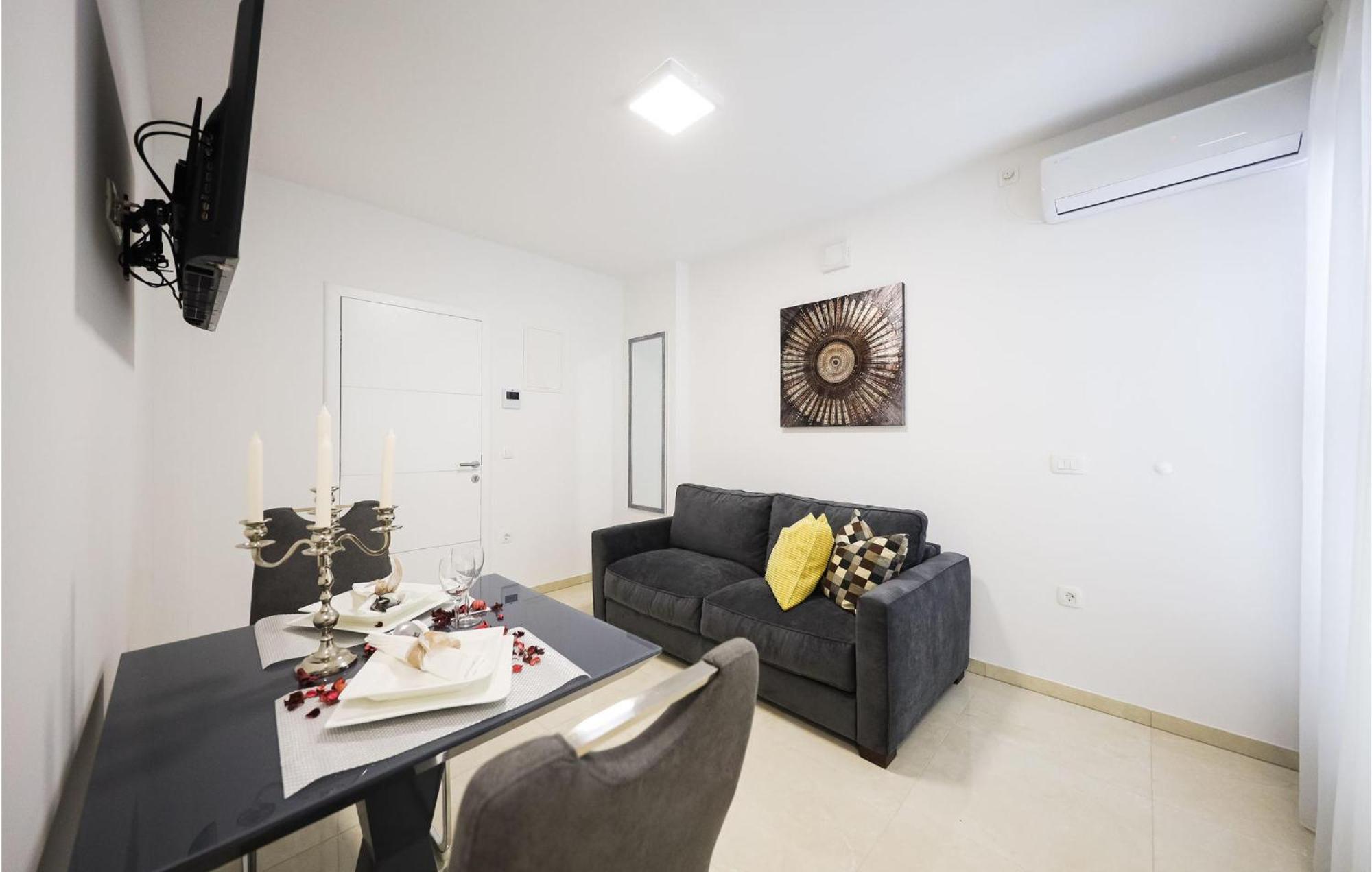 Lovely Apartment In Zadar With Wifi Extérieur photo