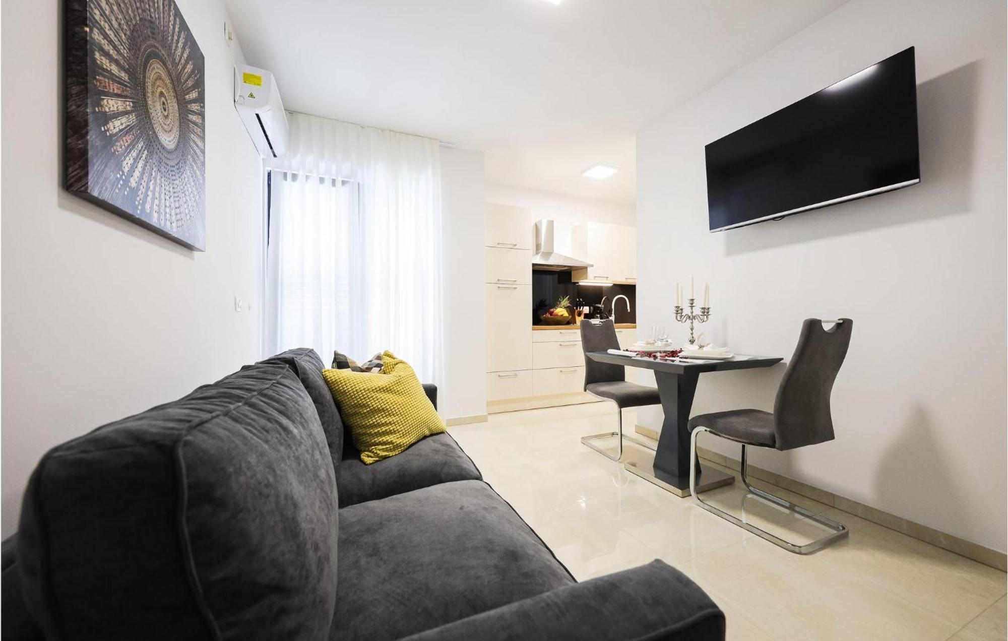 Lovely Apartment In Zadar With Wifi Extérieur photo