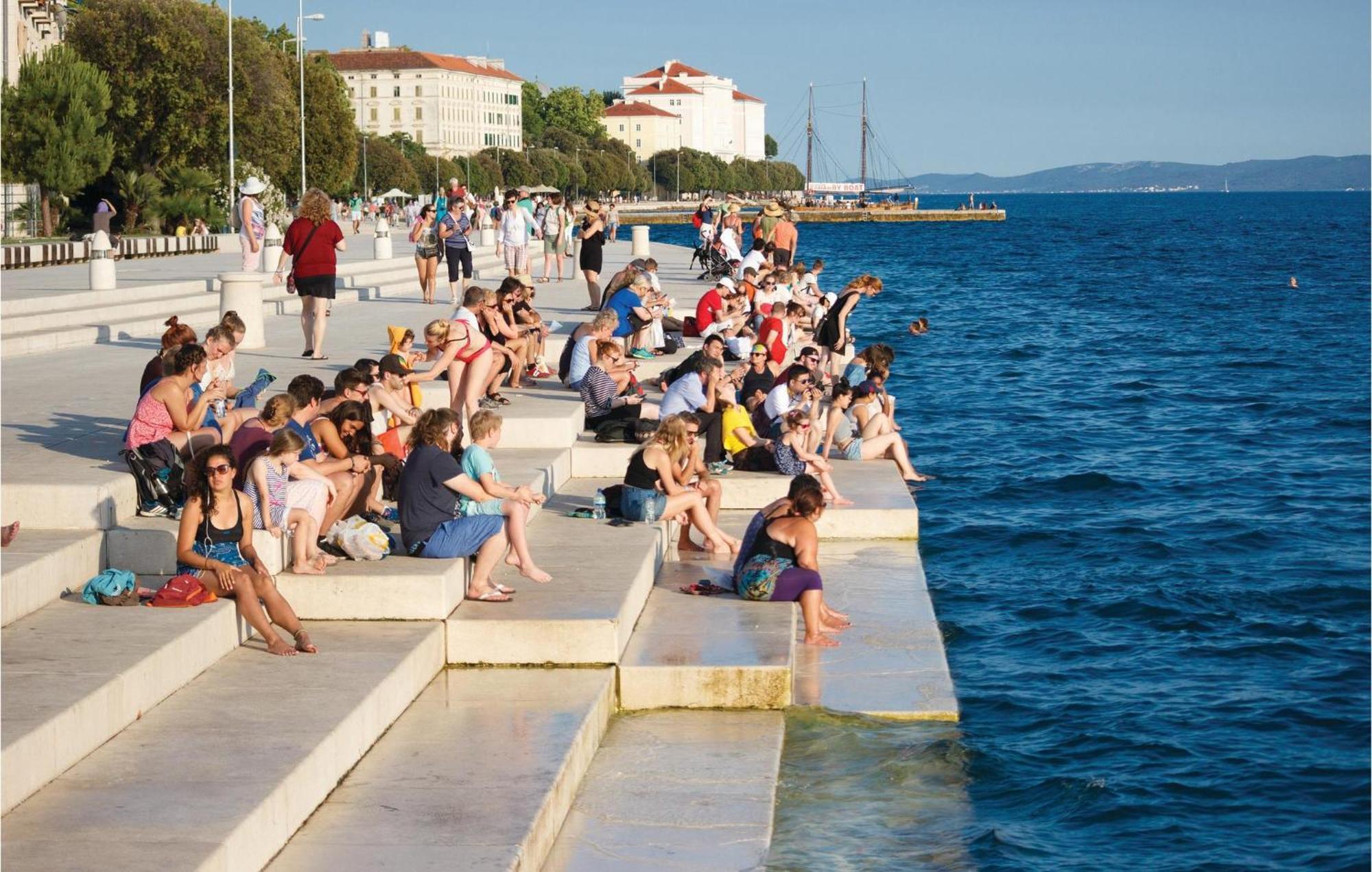Lovely Apartment In Zadar With Wifi Extérieur photo